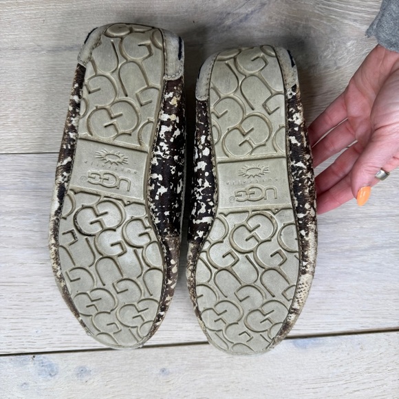 UGG Brown and Cream Cozy Slippers with Plush Lining - Picture 2 of 6